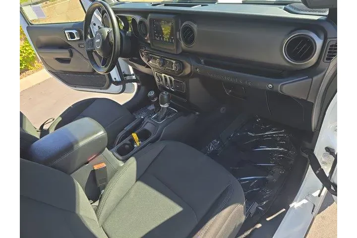 $26995 : Jeep Wrangler 2021 4x4 Willy image 9