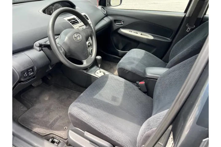 $6900 : 2008 Yaris image 9