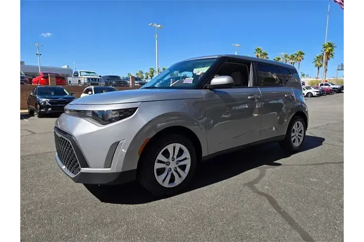$18250 : Kia Soul 2024 LX 4dr Crossov image 2