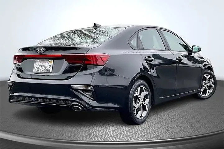 $10995 : Kia Forte 2020 LXS 4dr Sedan image 2