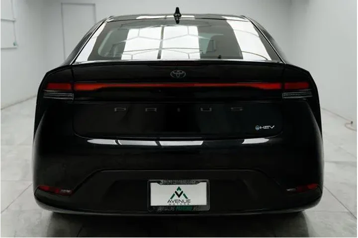 $25900 : Toyota Prius 2024 LE 4dr Hat image 8