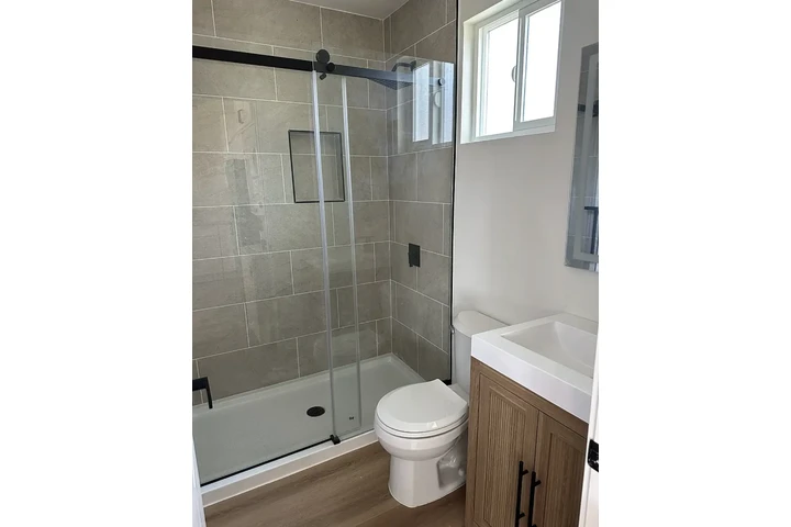 $850 : Cozy home image 7