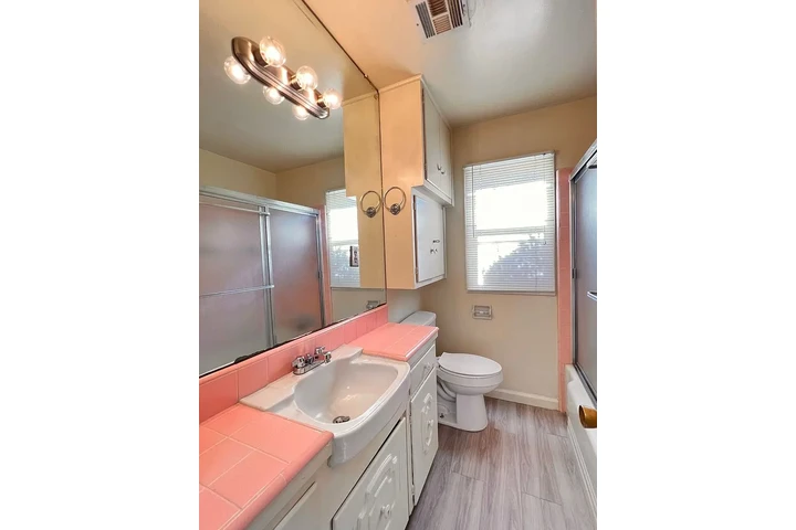 $1400 : Delightful three bedroom house image 8