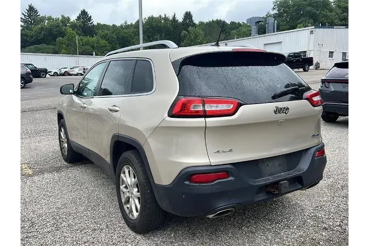 Jeep Cherokee 2015 4x4 Latit image 9