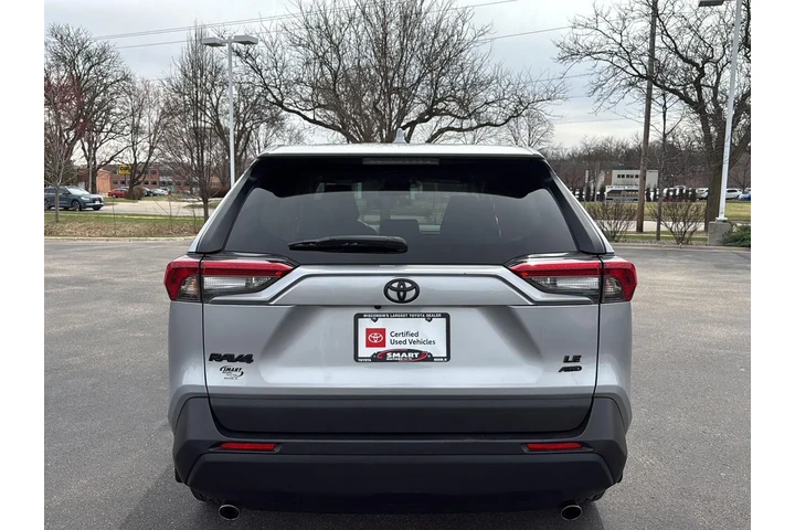 $27698 : Gold Certified 2022 RAV4 LE image 8