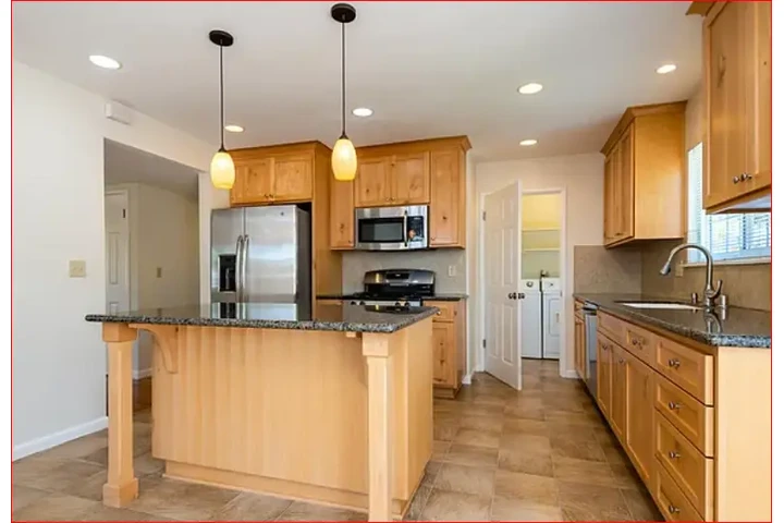 $900 : Beautiful 3 Bedroom, 2 Bath image 4