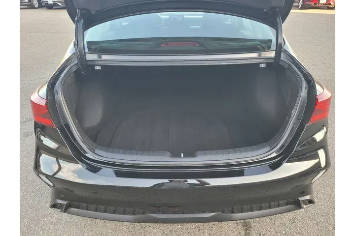 $17846 : Kia Forte 2024 LXS 4dr Sedan image 8