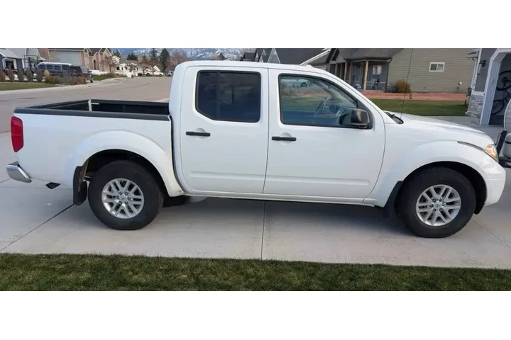 $18999 : Nissan Frontier 2017 4x4 SV image 4