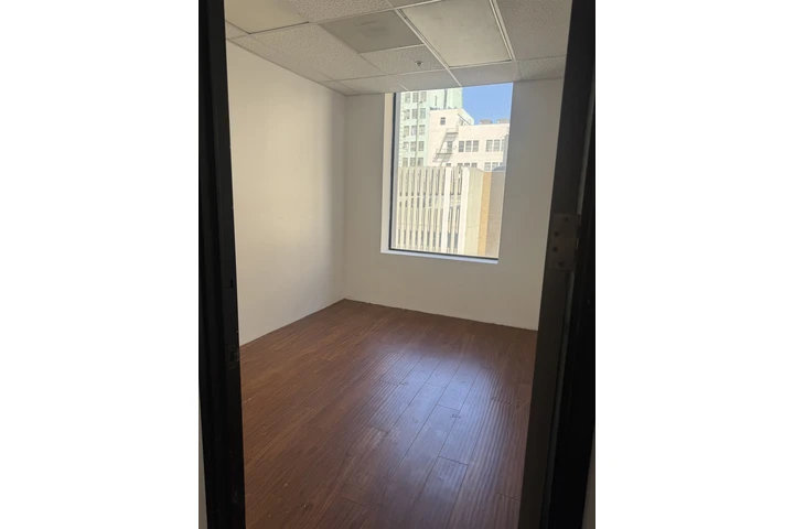 $650 : Rent Spa for Facial or Massage image 1