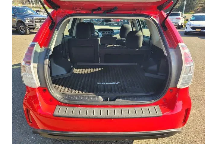 $17246 : Toyota Prius v 2015 Three 4d image 8