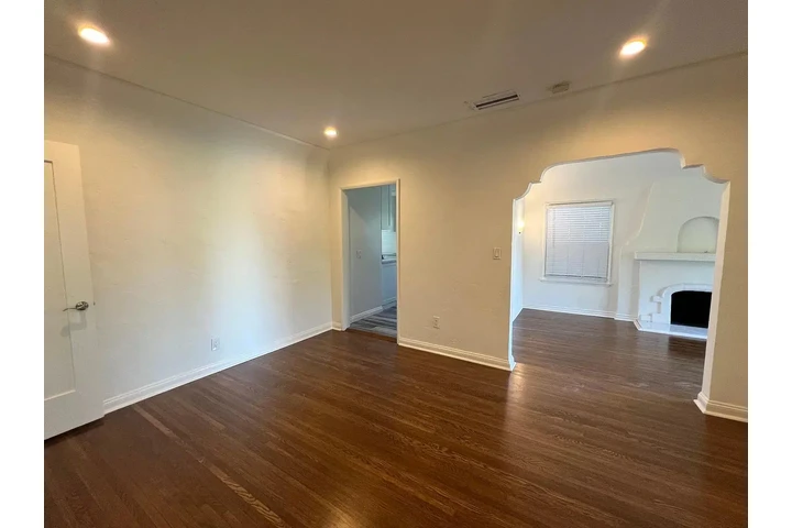 $1000 : spacious new bathroom home image 3