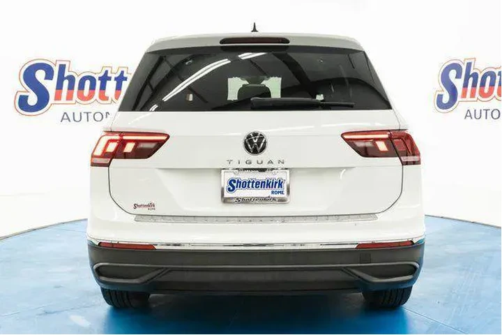 $23590 : Volkswagen Tiguan 2024 Wolfs image 8