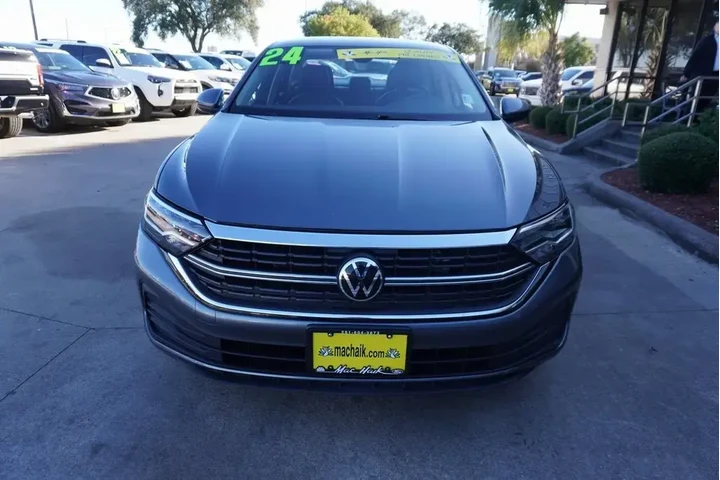 $20988 : Volkswagen Jetta 2024 SE 4dr image 2