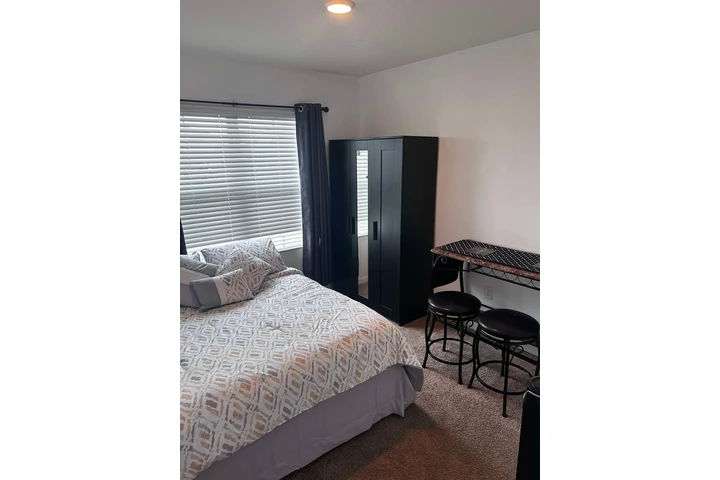$750 : Rento Habitación image 8