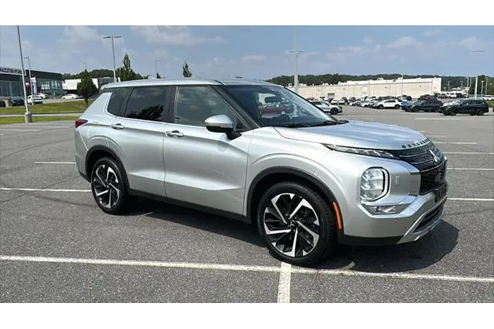 $22869 : Mitsubishi Outlander 2022 AW image 2