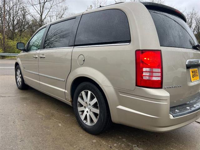 $4995 : 2009 Town and Country Touring image 9