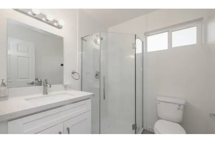 $2350 : 2652-2656 Ellendale Pl, LA image 1