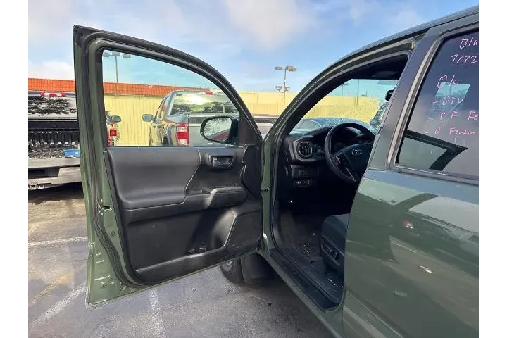 $34393 : Toyota Tacoma 2022 4x2 TRD S image 3