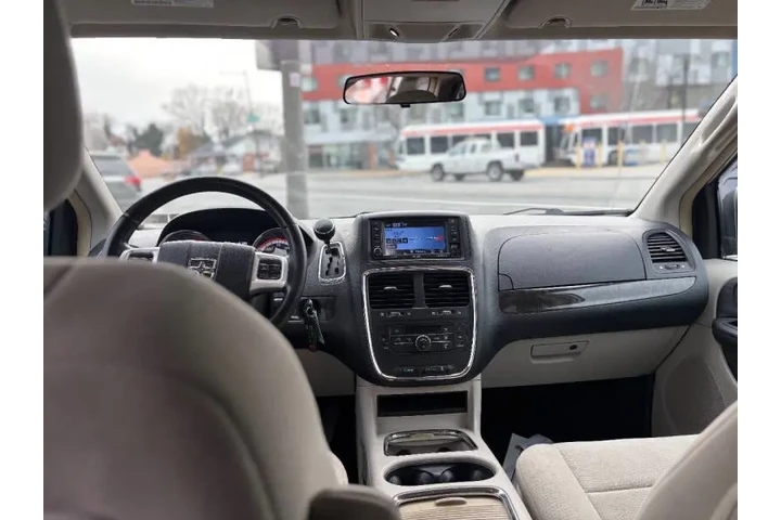 $5495 : 2011 Grand Caravan Crew image 7