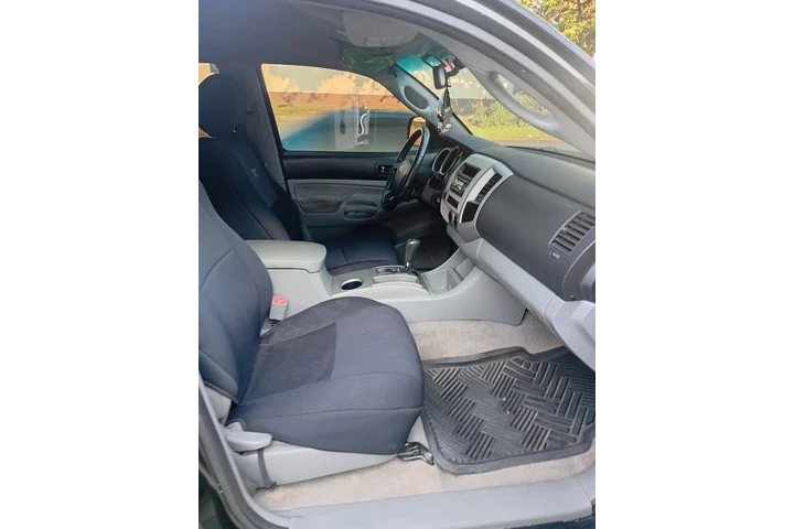 $13000 : Toryota tacoma SR5 4X4 image 6