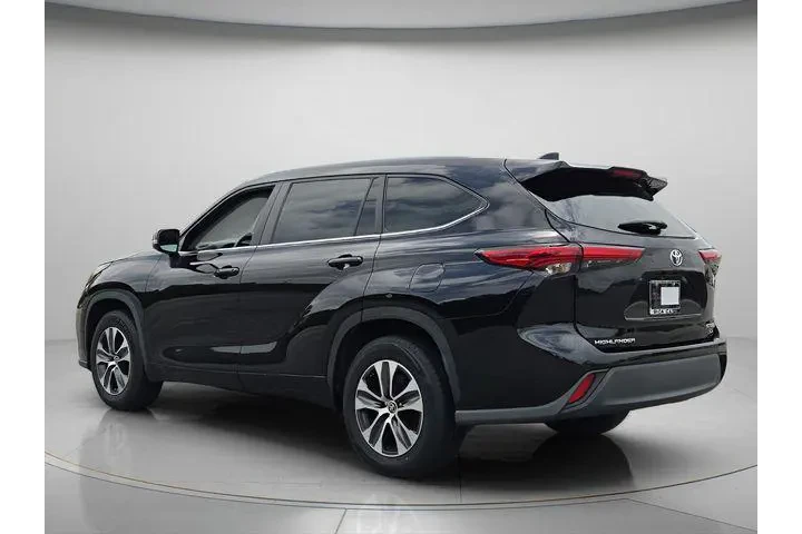 $37591 : Toyota Highlander 2023 XLE 4 image 3