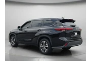 $37591 : Toyota Highlander 2023 XLE 4 thumbnail