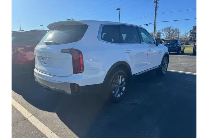 $32995 : Kia Telluride 2025 LX 4dr SU image 3