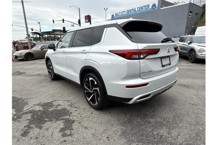 $28830 : Mitsubishi Outlander 2024 SE image 6