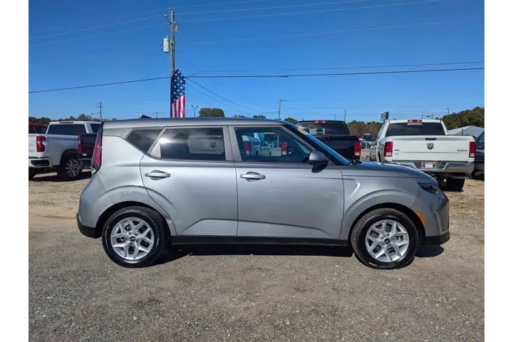 $15873 : Kia Soul 2023 LX 4dr Crossov image 2
