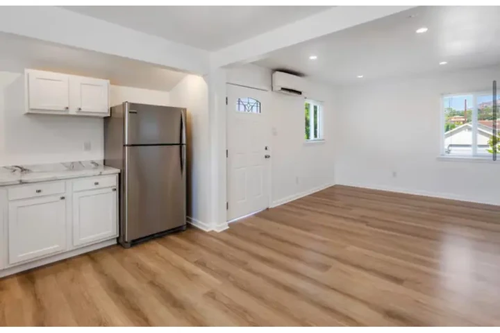 $2195 : 6858 Quinton Ln, Tujunga, CA 9 image 5