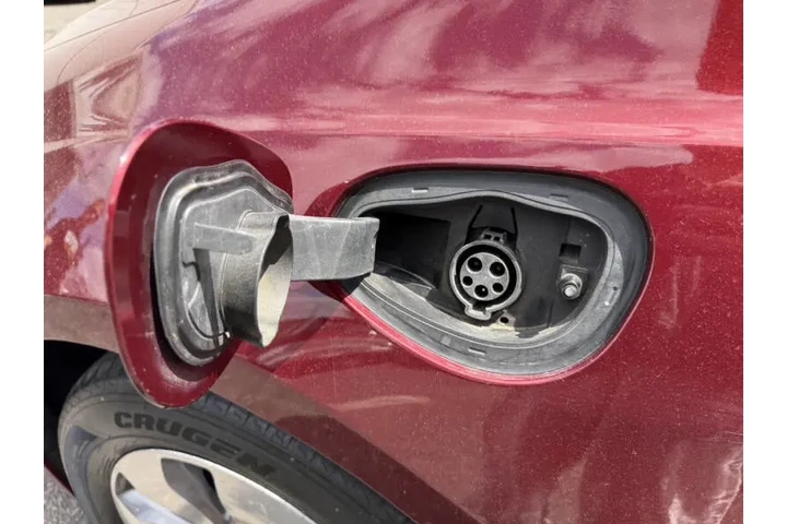 $13995 : 2017 Pacifica Hybrid Platinum image 8