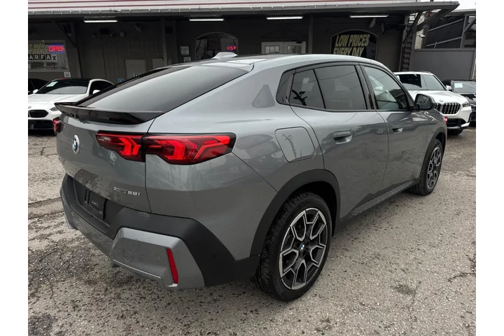 2025 BMW X2 xDrive28i image 6