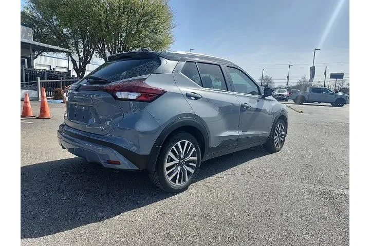 $17398 : Nissan Kicks 2023 SV 4dr Cro image 3