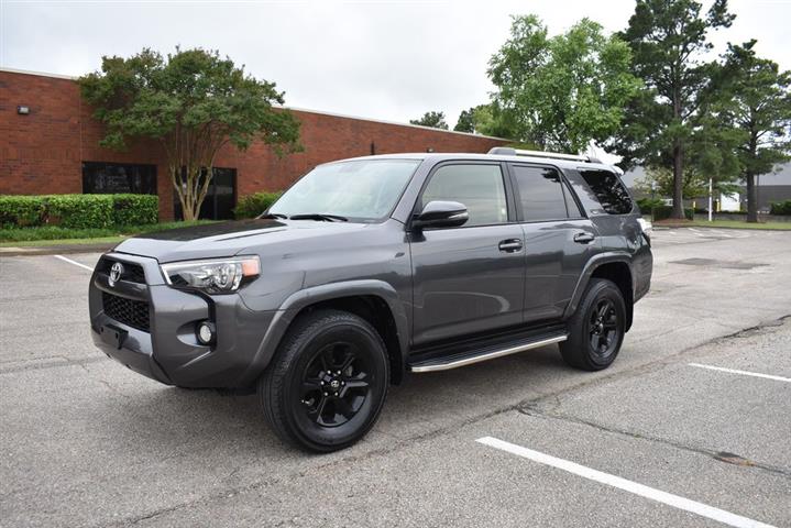 2019 4Runner SR5 Premium image 1