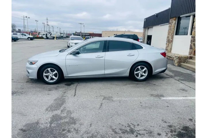$6999 : 2017 Malibu LS image 4