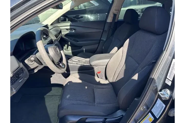 $22922 : Honda Accord 2023 LX 4dr Sed image 6