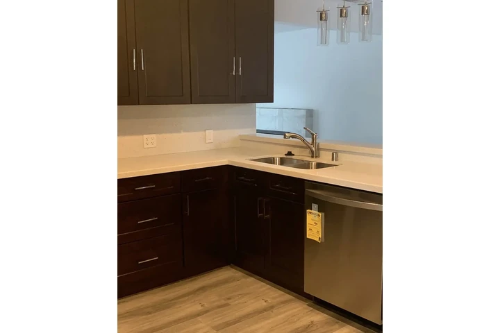 $900 : beautiful kitchen Cozy home image 4