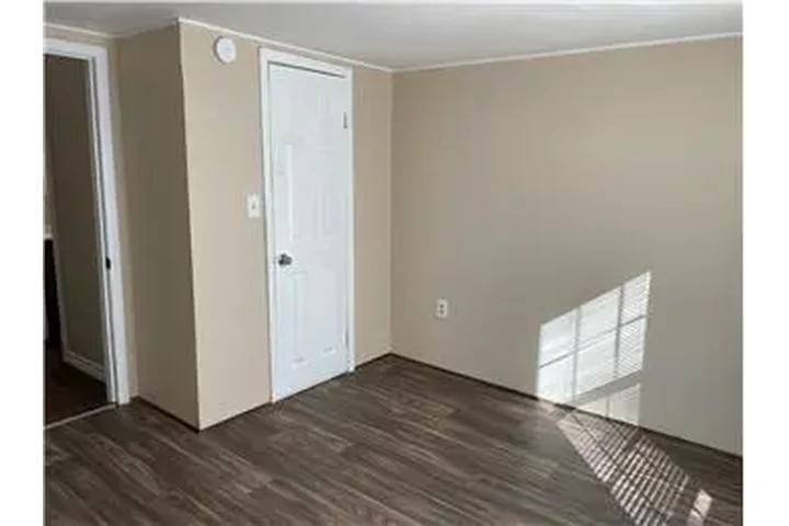 $900 : Rental property with 1 bedro image 7