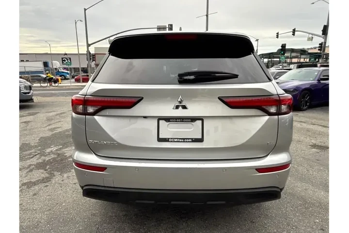 $27875 : Mitsubishi Outlander 2024 SE image 7