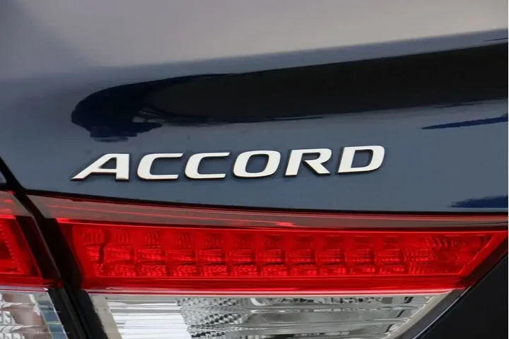 $19500 : Honda Accord Hybrid 2018 Bas image 8