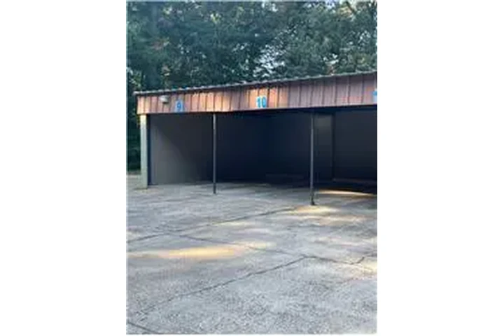 $825 : Rental property with 2 bedro image 2