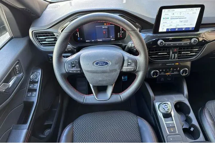 $28000 : Ford Escape Hybrid 2024 ST-L image 5