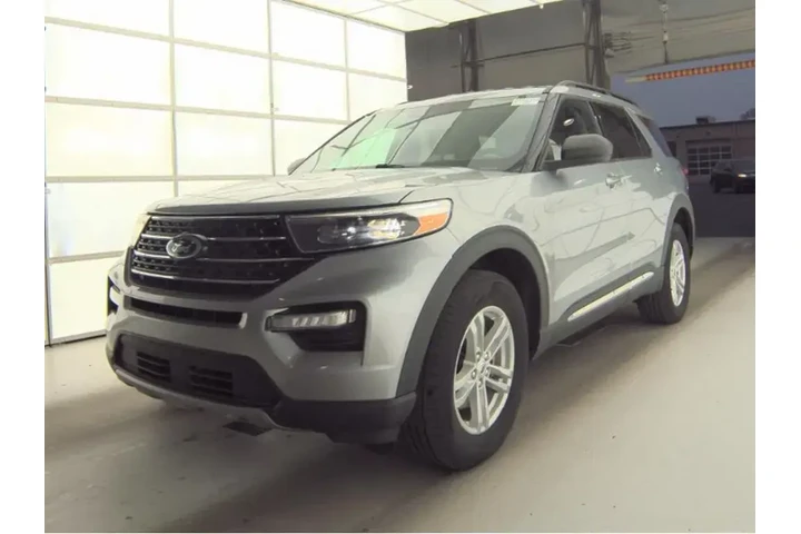 $28599 : Ford Explorer 2022 AWD XLT 4 image 2
