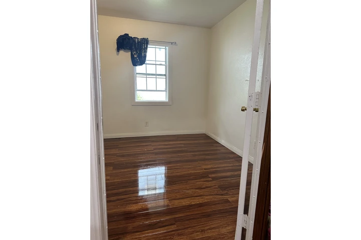 $900 : RENTO CUARTO C/UTILIDADES INC. image 5