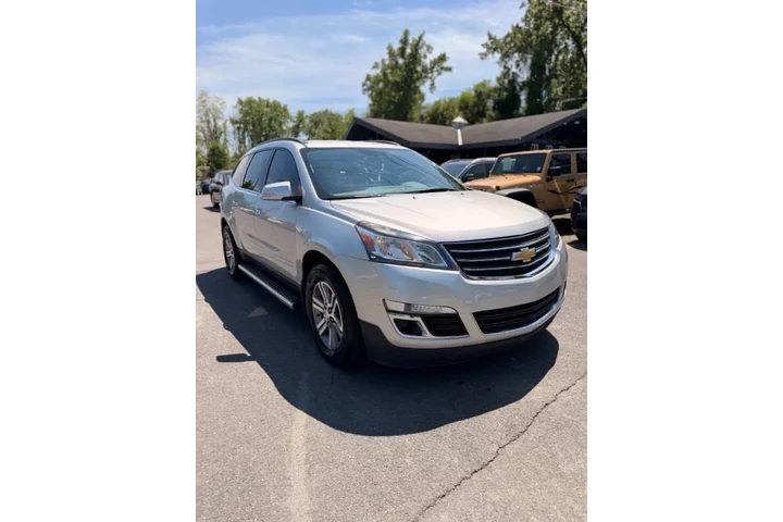 $14995 : 2016 Traverse LT image 6