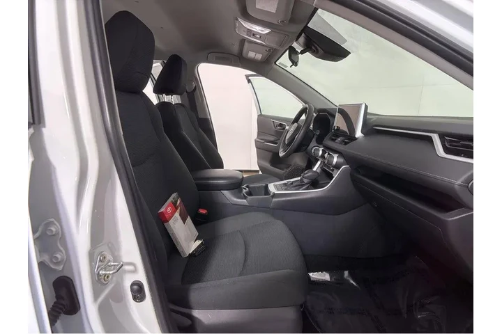 $31379 : Gold Certified2025 RAV4 HYBRI image 6