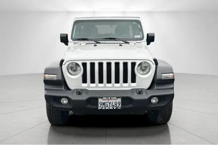 $25995 : Jeep Wrangler Unlimited 2021 image 2