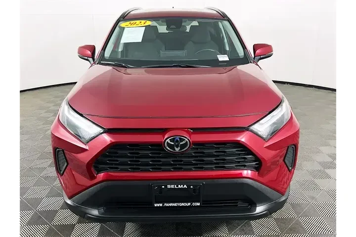 $25900 : Toyota RAV4 2023 XLE 4dr SUV image 2