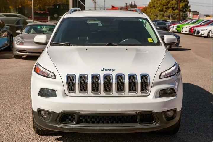 2018 Cherokee Latitude Plus F image 3