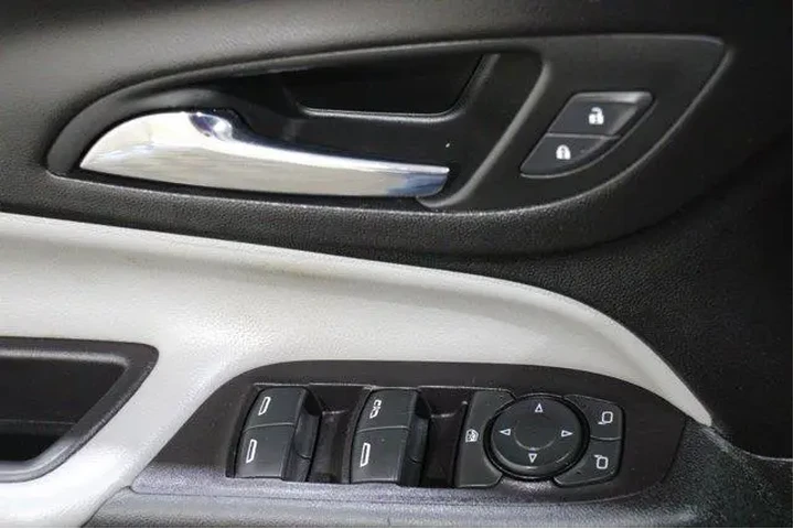 $16998 : Chevrolet Equinox 2020 LS 4d image 7